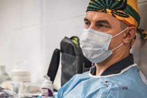 „Negalime sau leisti būti bejėgiais“: karo chirurgo kasdienybė Ukrainoje