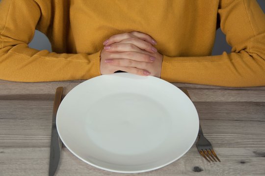 Ruošiantis Velykų vaišėms nedarykite šios klaidos: „organizmo valymas“ prieš šventes gali pakenkti