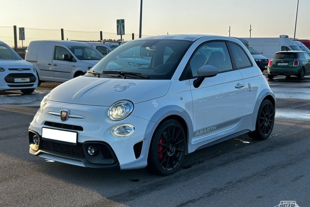 Ideali „kišeninė raketa“: šis automobilis neskirtas ieškantiems racionalumo, tačiau išskirtinė patirtis – garantuota