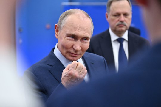 Stringant frontui – naujas V. Putino žingsnis: nusitaikė į studentus