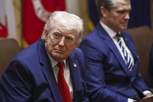 D. Trumpo kirčiai velioniams nesibaigia: „Džiaugiuosi, kad jis negyvas“