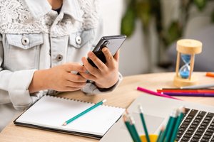 Ekspertė iš Suomijos: be telefonų mokyklose – geresnė vaikų savijauta