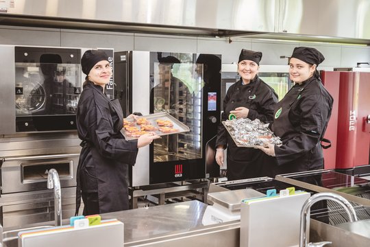 Iš plovyklos – į autoservisą: kaip pameistrystė Raseiniuose keičia jaunų žmonių pasirinkimus