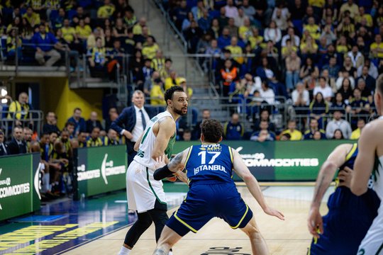 Įspūdinga lietuviška kaktomuša Eurolygoje: Šaro „Fenerbahce“ po trijų kėlinių neprilygta „Žalgiriui“