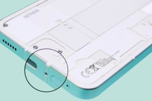Paslaptinga skylutė telefono apačioje – daug kas klysta dėl tikrosios jos paskirties