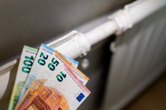 Lietuviai skaičiuoja šildymo išlaidas: sausį teko atseikėti ir 60 proc. didesnes sumas