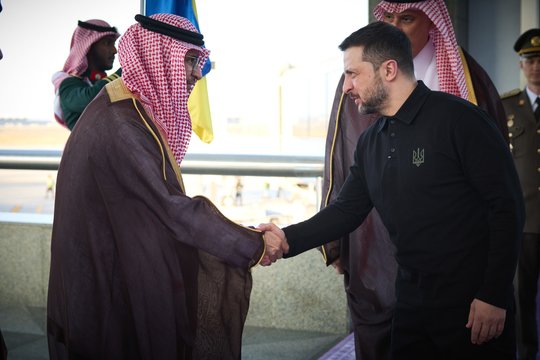 Karas Ukrainoje. V. Zelenskis plačiau papasakojo apie pasirašytą svarbų susitarimą ir naujus partnerius