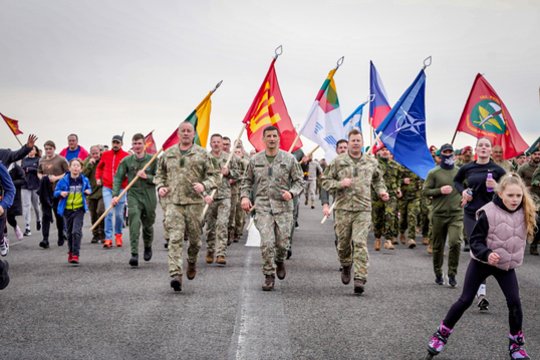 Lietuvos įstojimo į NATO metinės paminėtos bėgimu: „Runway Run 2026“ subūrė tūkstančius dalyvių