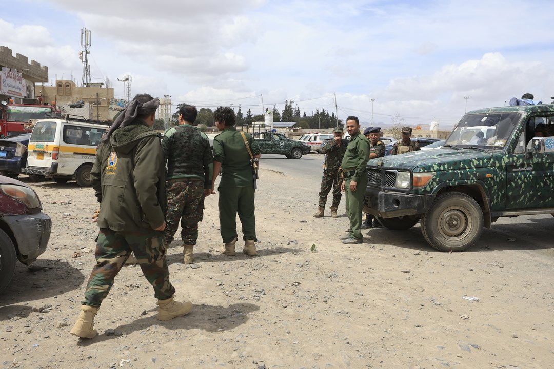 Konfliktas plečiasi – įsitraukė Jemeno hučiai, kyla nerimas dėl laivų Raudonojoje jūroje