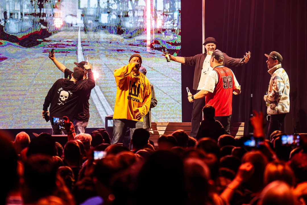 „G&G Sindikatas“ užkūrė 30-mečio pirtį Vilniuje: kas kitas išlaikytų publikos šėlsmą tris valandas?