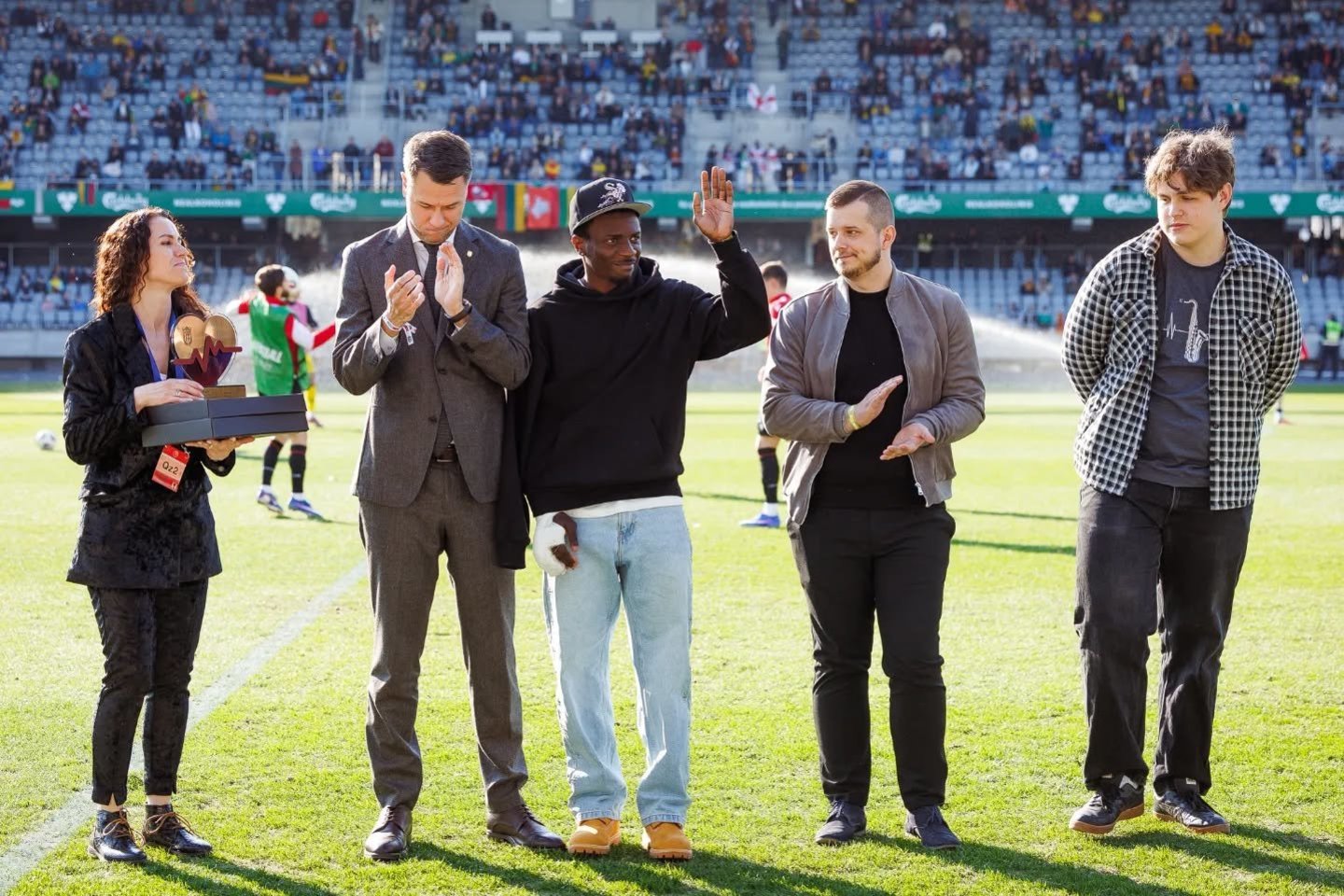 Pagerbti Obi Jeremiah Chinonso išgelbėję vyrai<br> LFF nuotr.