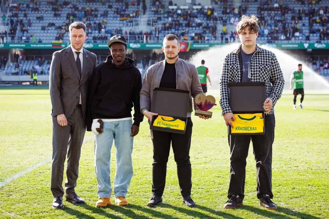 Futbolininką nuo mirtino išpuolio išgelbėjusiems vyrams – ypatingas pagerbimas