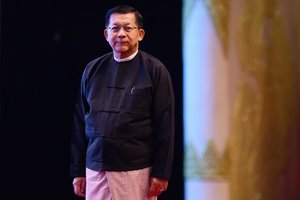 Mianmaro parlamentas atveria kelią chuntos vadui tapti civiliniu prezidentu