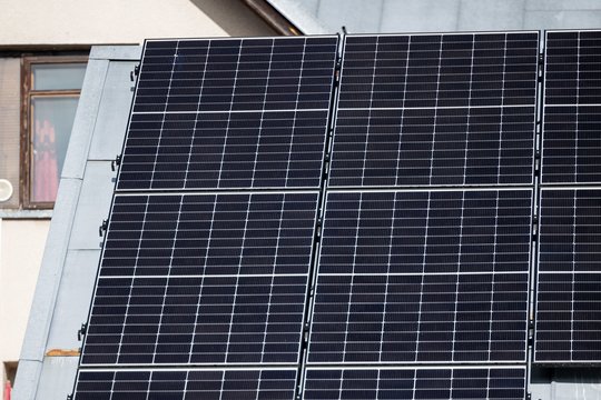 Gresia saulės elektrinių stabdymas: dauguma savininkų to dar nežino
