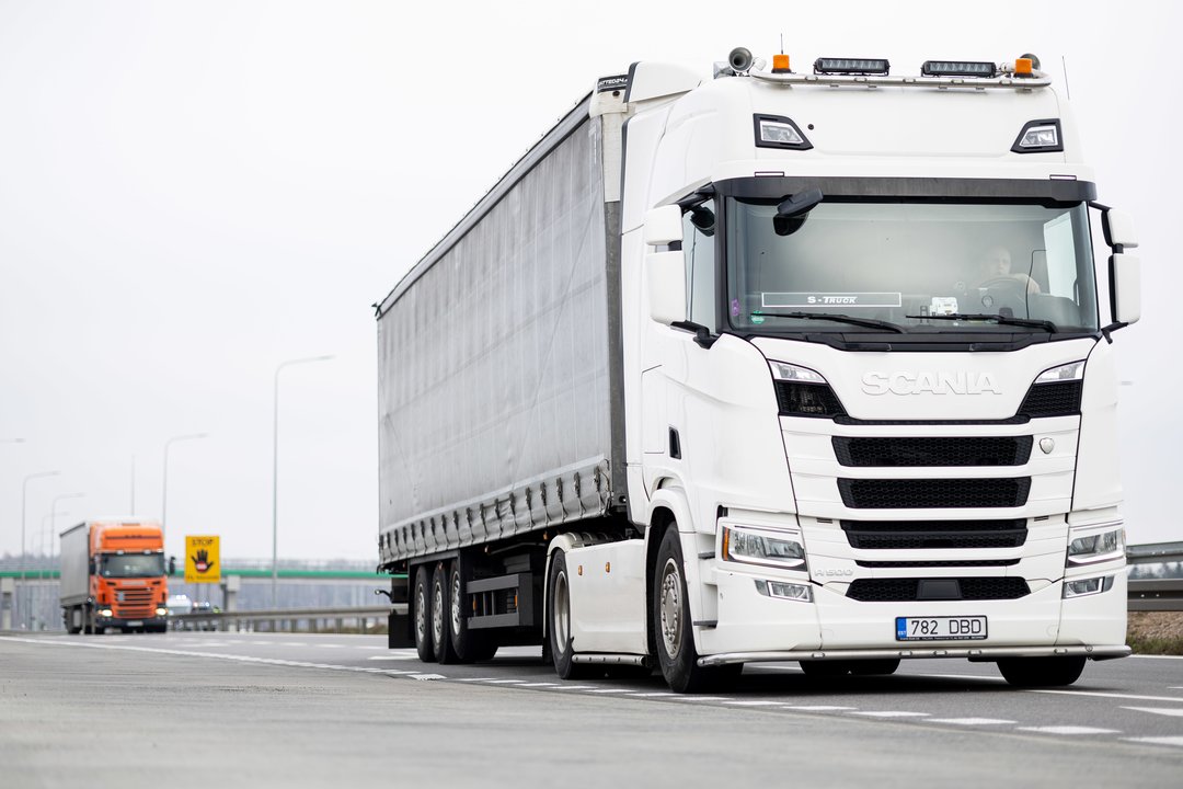 VSAT: iki vidurnakčio į Lietuvą iš viso grįžo 331 Baltarusijoje sulaikytas vilkikas