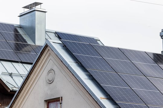 ESO vasarį prie tinklo prijungė beveik 1,7 tūkst. naujų gaminančių vartotojų