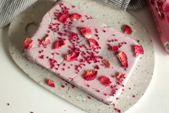 Nekeptas kisieliaus pyragas: mažiau cukraus, daugiau skonio ir lengvumo