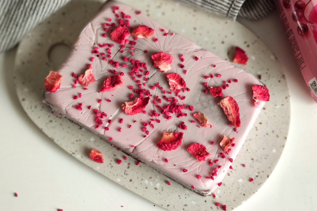 Nekeptas kisieliaus pyragas: mažiau cukraus, daugiau skonio ir lengvumo