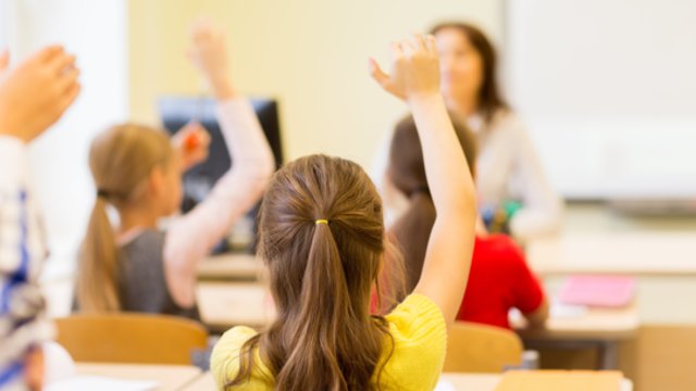 Didesnės klasės ir tik nuotolinės pamokos gali tapti realybe: aptarė, kaip tai paveiktų dėstymo stilių