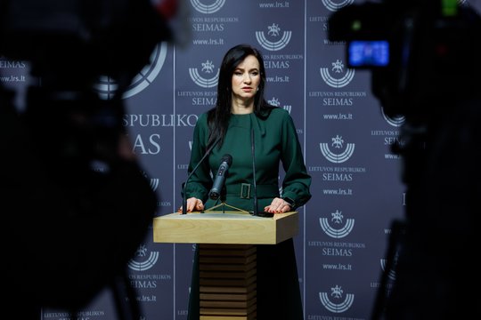Premjerė, susisiekimo ministras ir LTG atstovė pristatys sprendimus dėl kuro kainų