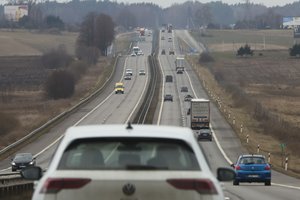 Jau nuo šiandien – svarbūs pokyčiai kelyje: ką privalu padaryti vairuotojams