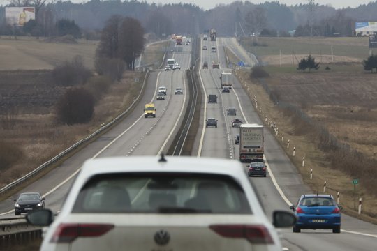 Jau nuo rytojaus – svarbūs pokyčiai kelyje: ką privalu padaryti vairuotojams