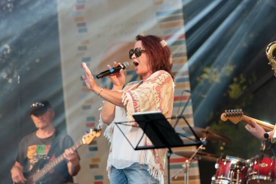 Bliuzo karalienė Arina grįžta namo: apie Kauno „kampus“, basas kojas ir lauktą pasimatymą Filharmonijoje