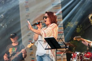 Bliuzo karalienė Arina grįžta namo: apie Kauno „kampus“, basas kojas ir lauktą pasimatymą Filharmonijoje