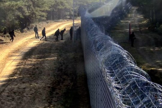 Rekordinis migrantų antplūdis: užfiksavo bandymą patekti į šalį, dokumentų neturėjo nė vienas