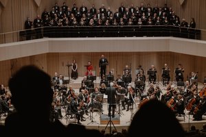 Monumentalioji „Šlovinimo giesmė“ drauge su Lietuvos valstybiniu simfoniniu orkestru