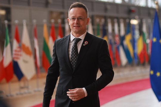 Paviešintas Vengrijos ministro ir S. Lavrovo pokalbis: kalbėjo apie pažadą dėl sankcijų apėjimo