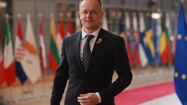 Paviešintas Vengrijos ministro ir S. Lavrovo pokalbis: kalbėjo apie pažadą dėl sankcijų apėjimo