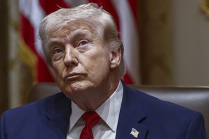 D. Trumpas rimtai svarsto galimybę pasitraukti iš NATO