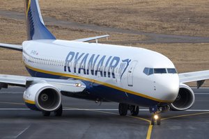 „Ryanair“ įspėja keleivius: gegužę gali kilti sutrikimų