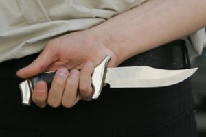 Klaipėdos prekybos centre apsivogęs vyras jį demaskavusiam apsaugininkui grasino peiliu