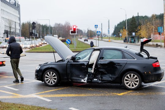 Eismo įvykis su nuomotu automobiliu: dažniausios klaidos, kainuojančios tūkstančius