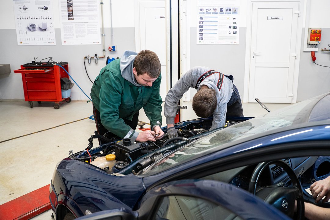 Verslas ir profesinės mokyklos jungia jėgas: pameistrystė padeda rengti kvalifikuotus specialistus