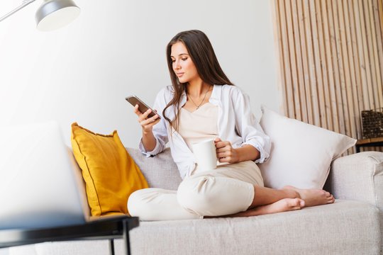 Nauja „Instagram“ funkcija leis stebėti anonimiškai: kaip tai paveiks jaunus žmones?