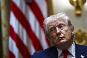 „Tie šunsnukiai vis kartoja: 5-asis straipsnis“: D. Trumpo aplinkoje – augantis pyktis NATO