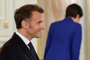 E.  Macronas po vizito Japonijoje atvyko į Pietų Korėją