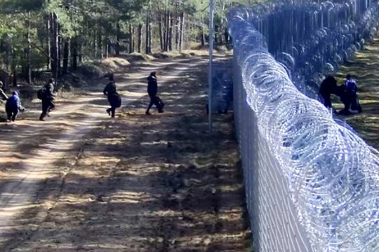 Pamatykite: rekordinis kiekis nelegalių migrantų nesėkmingai bandė kirsti sieną