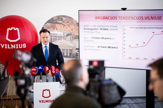 Lietuvoje – tris kartus daugiau užsieniečių nei prieš penkerius metus: svarsto naujas sąlygas atvykėliams