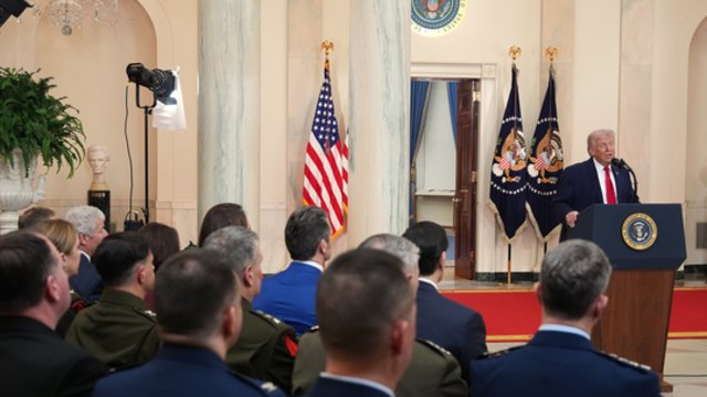 D. Trumpas: „Mes ketiname juos sugrąžinti į akmens amžių, kur jų vieta“