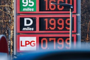 LEA: degalų didmeninės kainos Lietuvoje sumažėjo