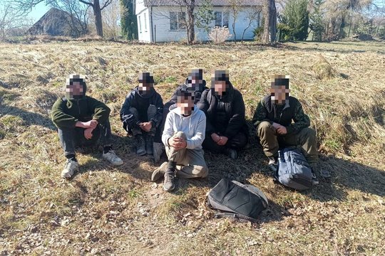 Pasienyje su Lenkija sučiupti šeši migrantai, per Lietuvą neteisėtai keliavę į Vakarų Europą