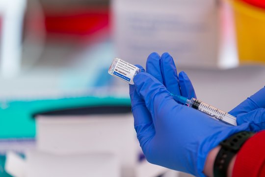 Bylą teisme pralaimėjusi Lenkija turės sunaikini 64 mln. COVID-19 vakcinų dozių