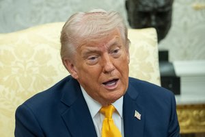 Socialiniuose tinkluose – nauja D. Trumpo tirada: liejo pyktį ant legendos