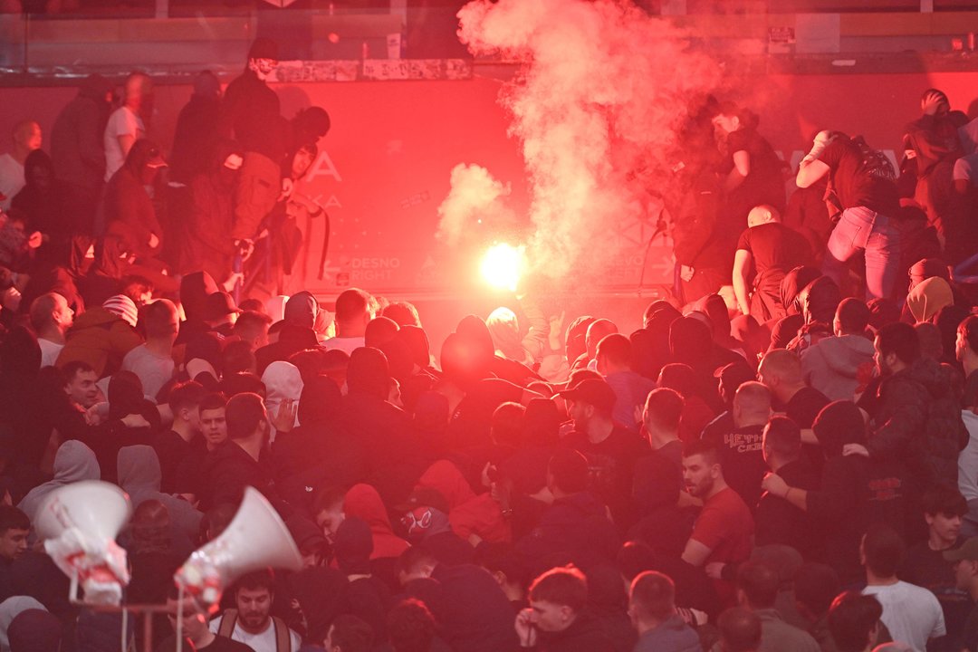 Beprotnamis Belgrade: „Crvena Zvezda“ sirgaliai puolė policininkus ir „Partizan“ žaidėjus