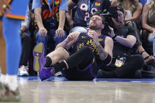 „Lakers“ tragedija: triuškinantis pralaimėjimas pažymėtas L. Dončičiaus trauma
