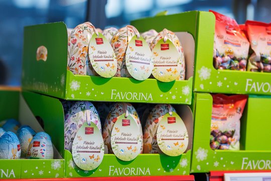 Velykoms – gausus, bet nebrangus šventinis stalas su „Lidl“: kviečia pasinaudoti išskirtiniais pasiūlymais – nuo jautienos liežuvio iki ėrienos